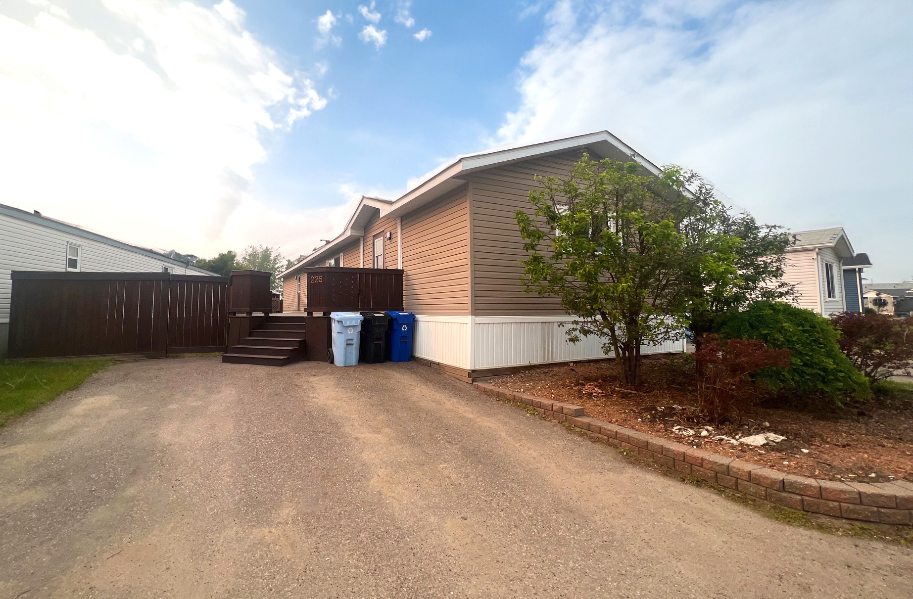 225 Grenfell Crescent