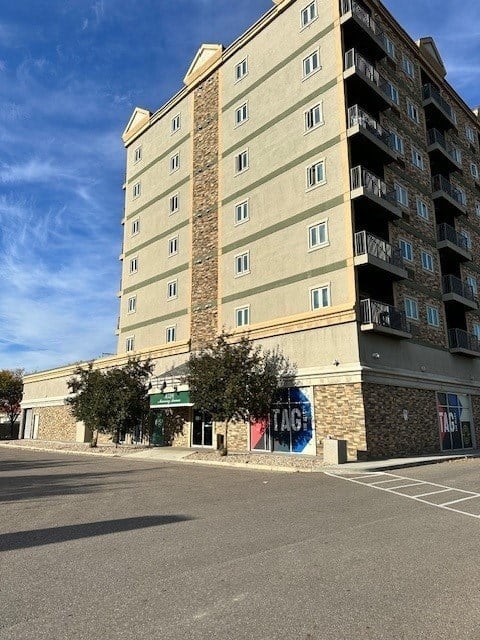 418-8528 Manning Avenue