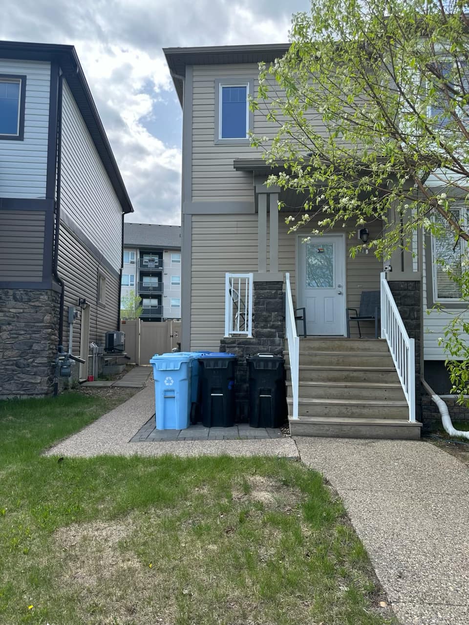 147 Merganser Crescent - Down